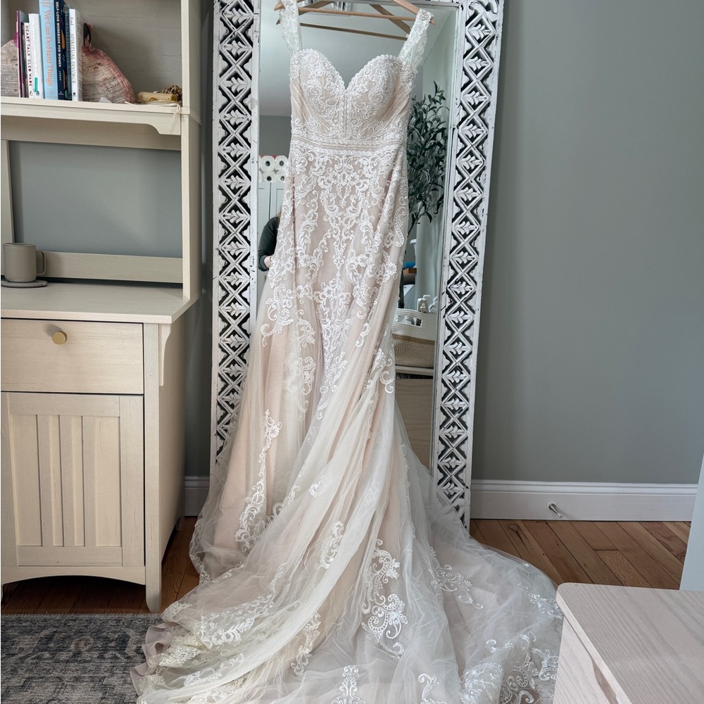 Stunning lace wedding dress, off the shoulder details